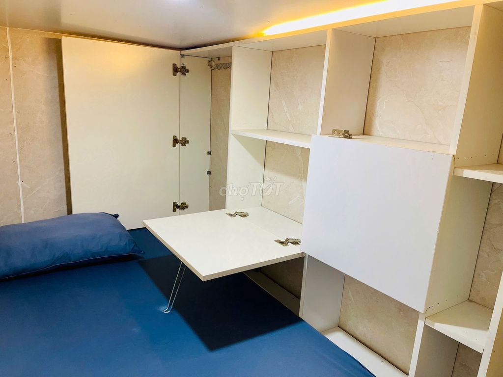 Rents cheap Box dorms - just women - right up near the University of Culture.