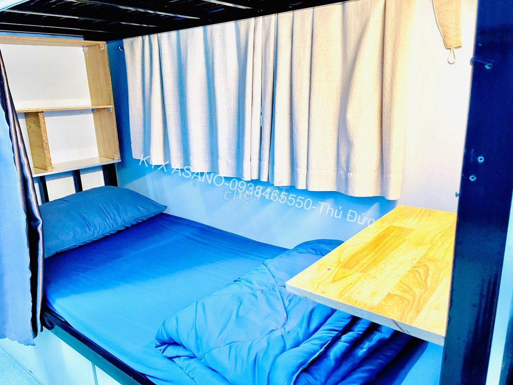 Rents cheap Box dorms - just women - right up near the University of Culture.