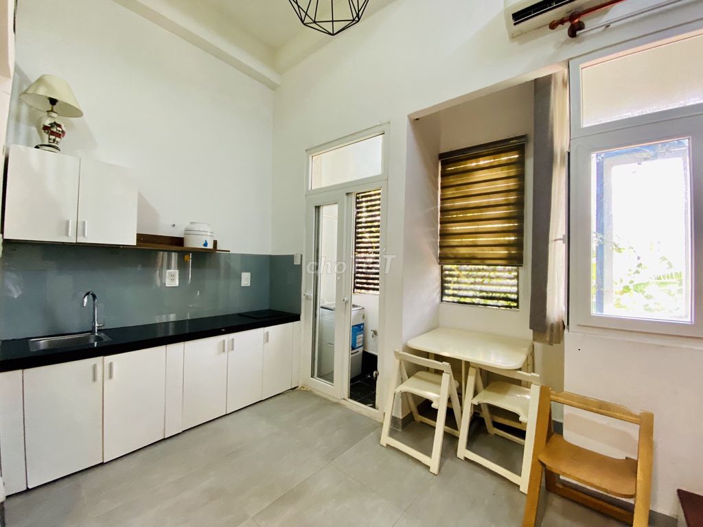 Duprix Full Underprivileged interior, mini balcony, District 7 elevator.
