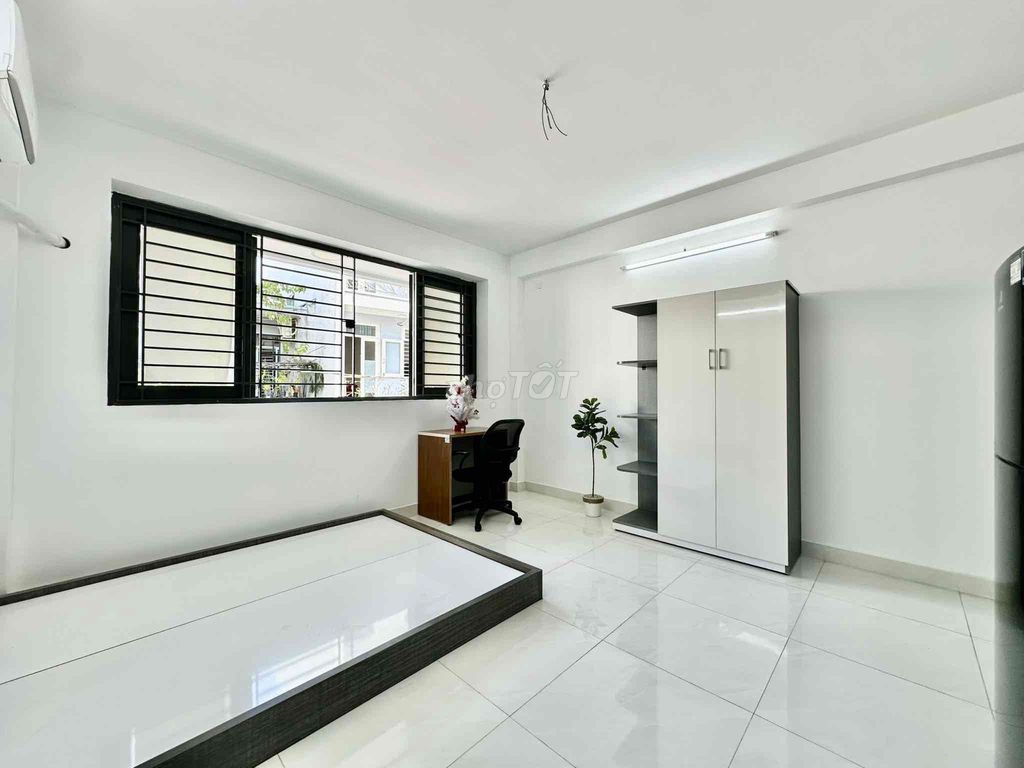 Rent a studio full house free car car with sky windows near aeon Tân Phú