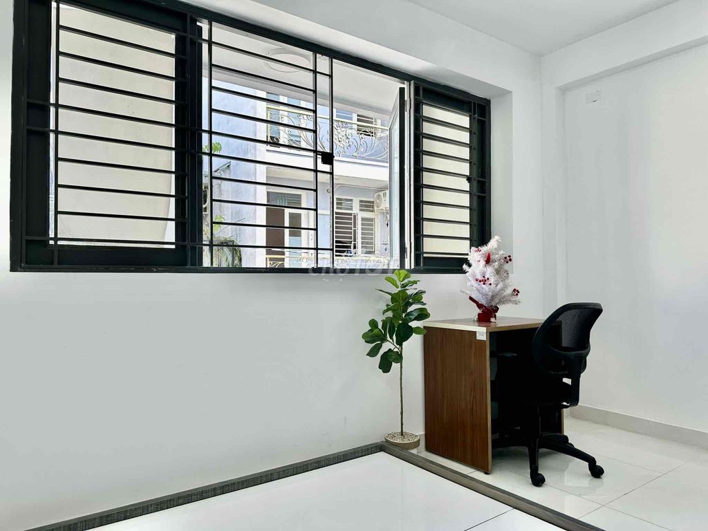 Rent a studio full house free car car with sky windows near aeon Tân Phú