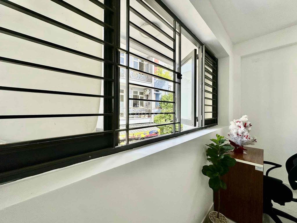 Rent a studio full house free car car with sky windows near aeon Tân Phú