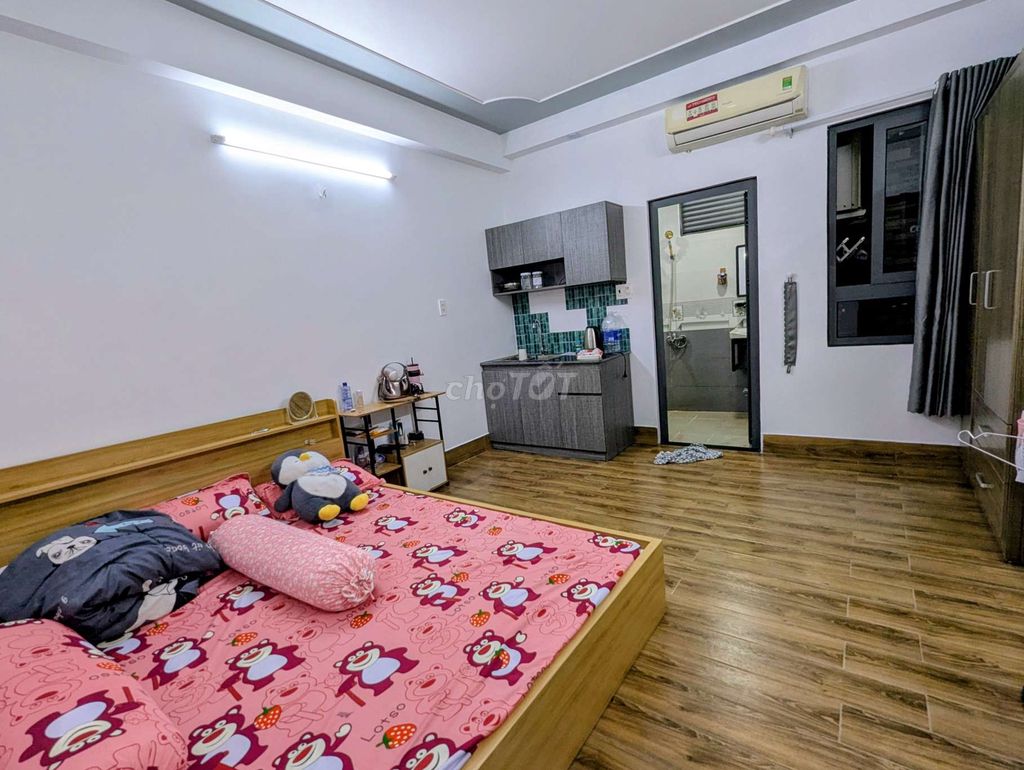 Rent room to the cool new apartment near the airport.