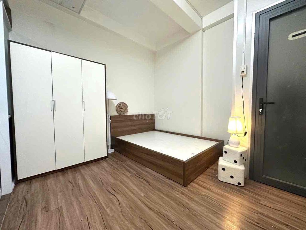 The room is cheap for you guys. It's 1 meter.