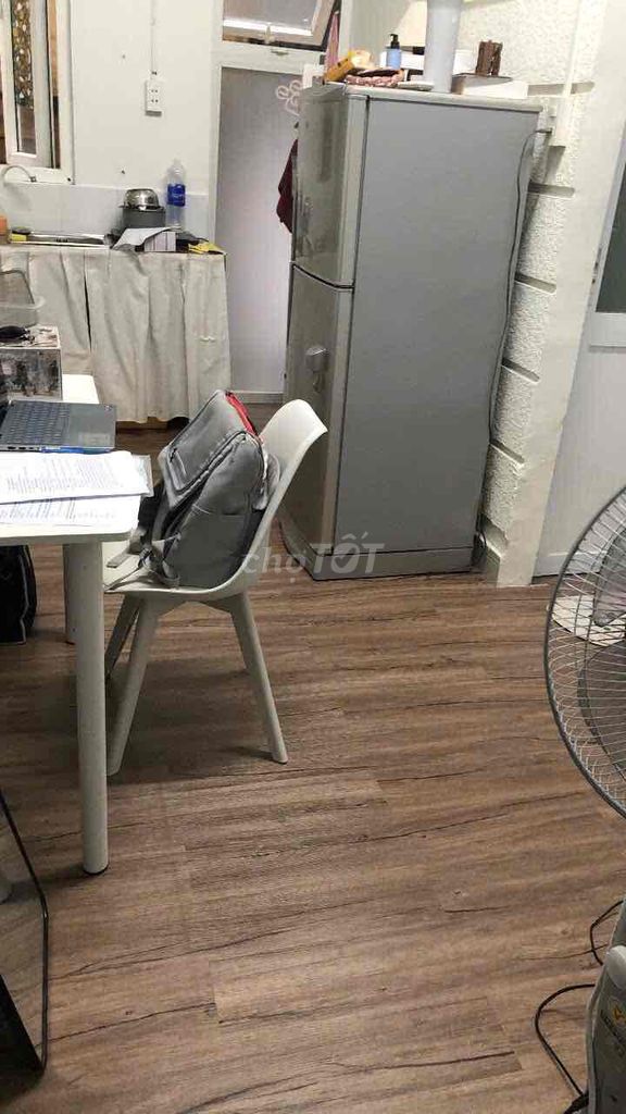 The room is cheap for you guys. It's 1 meter.
