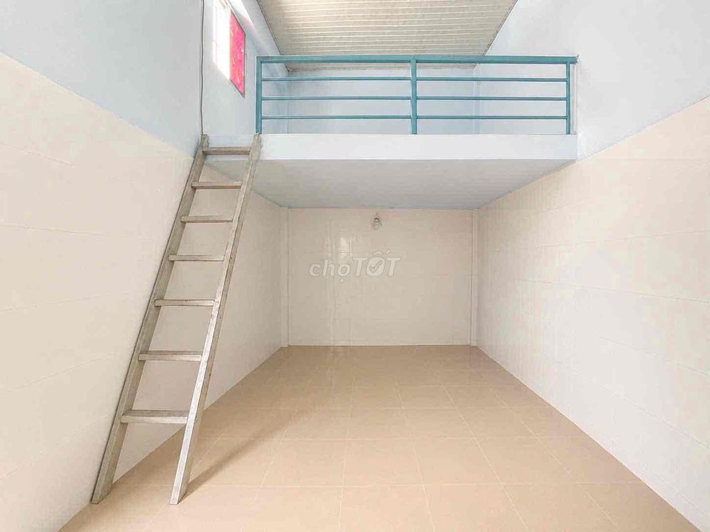 High guard's room right here on payroll, Dương Thị Giang.