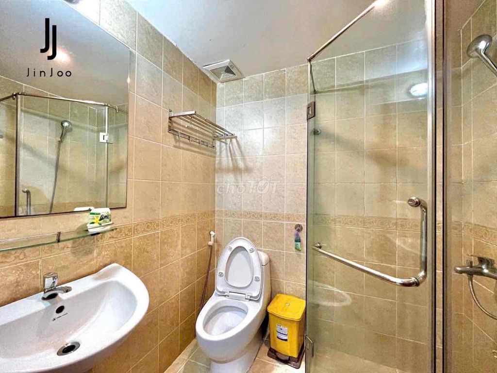 The studio room - elevator vault - right near the airport.