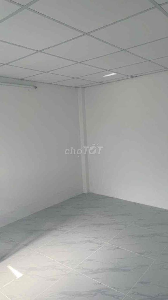 Renting a small house separate from the alley owner of District 7 is not flooded anymore.