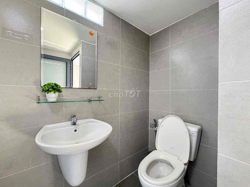 We'll have to rent a new Room. It's 100% safe. It'll be on Nguyễn Văn Cừ.