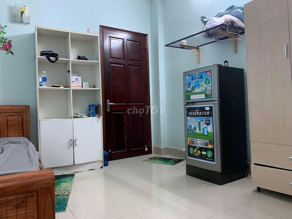 Room 3.8 million a month. 156 Tô Hiến Thành (1970) 13th District 10.