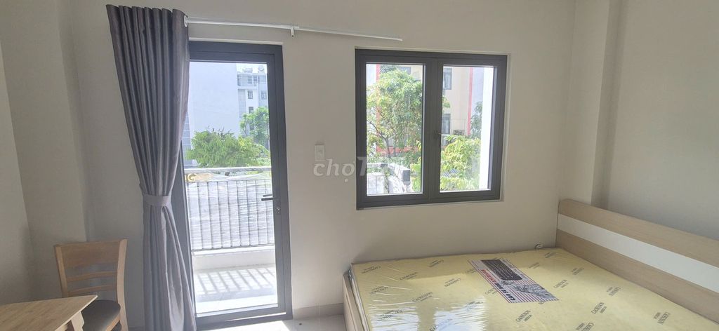 Rent a room with a brand-new 4.6 million balcony. No one's ever been there.