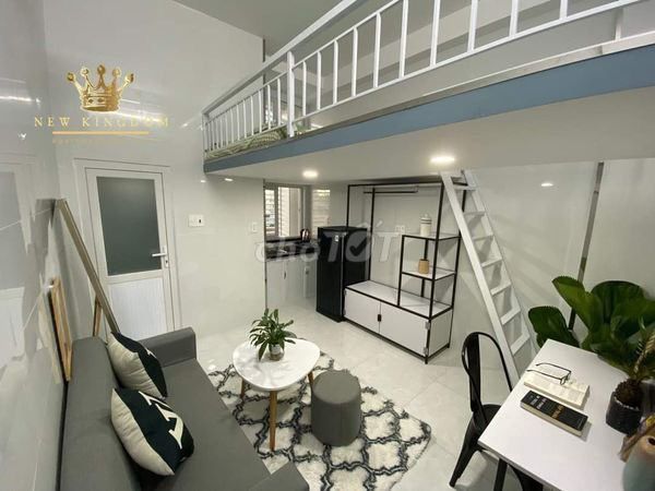 The owner rented a 30-metre-and-a-half-price hotel near the market.