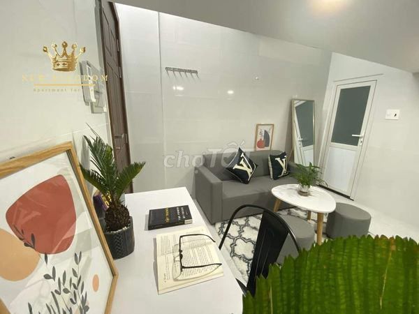 The owner rented a 30-metre-and-a-half-price hotel near the market.