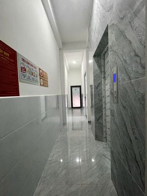District 12 senior dorm, Central Light, Suhi