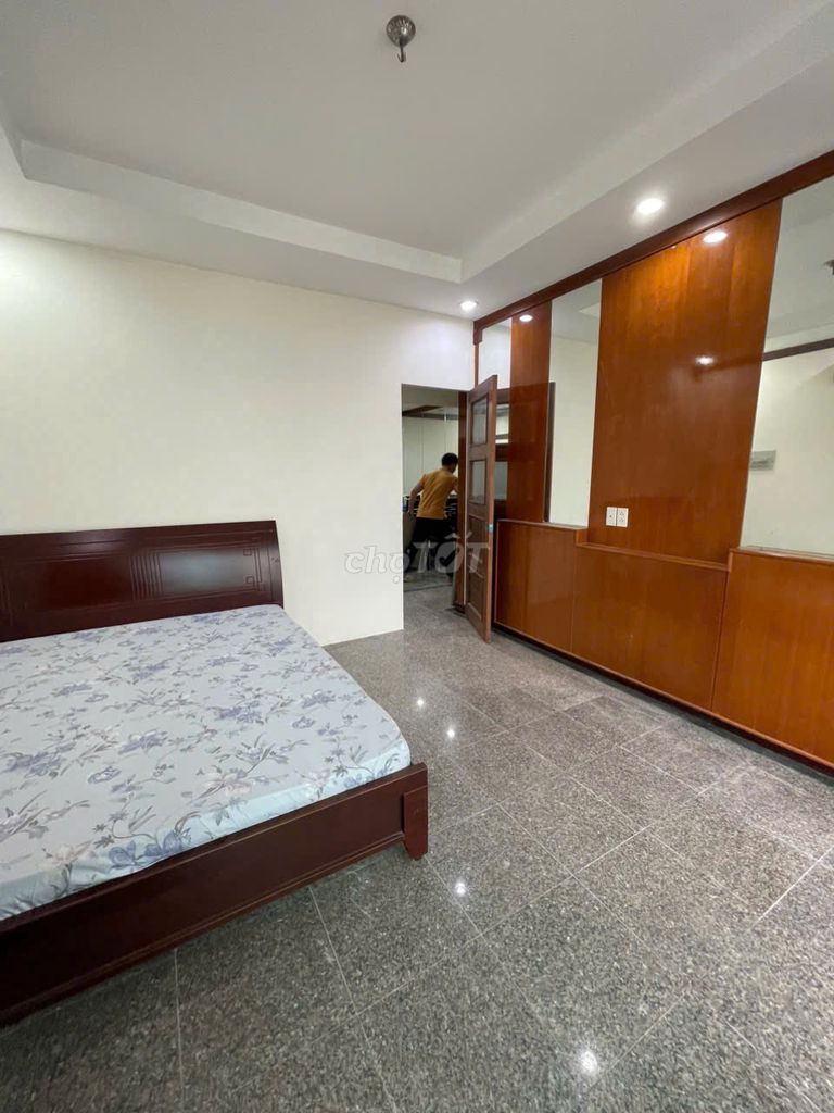 Rent room full Balcon in house halg3