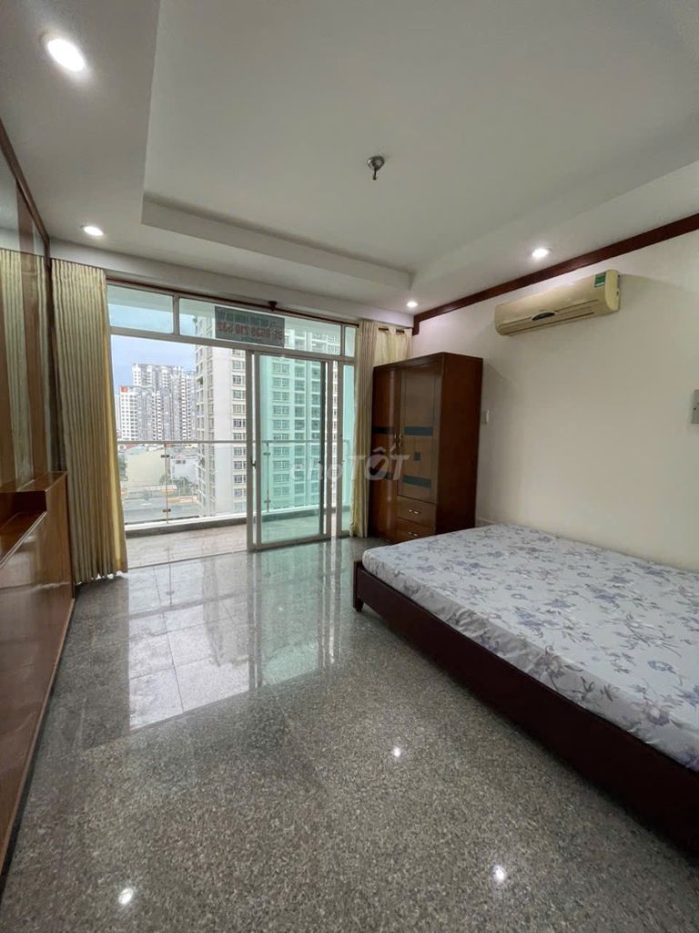 Rent room full Balcon in house halg3