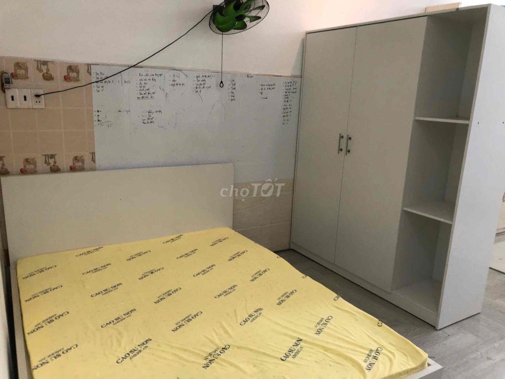 The Nguyễn Oanh Full Q0 Room is a large five million.
