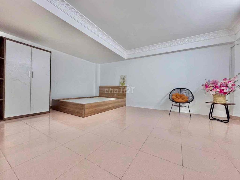 studio full interior - super wide - open window - immediately Lê Văn Khương