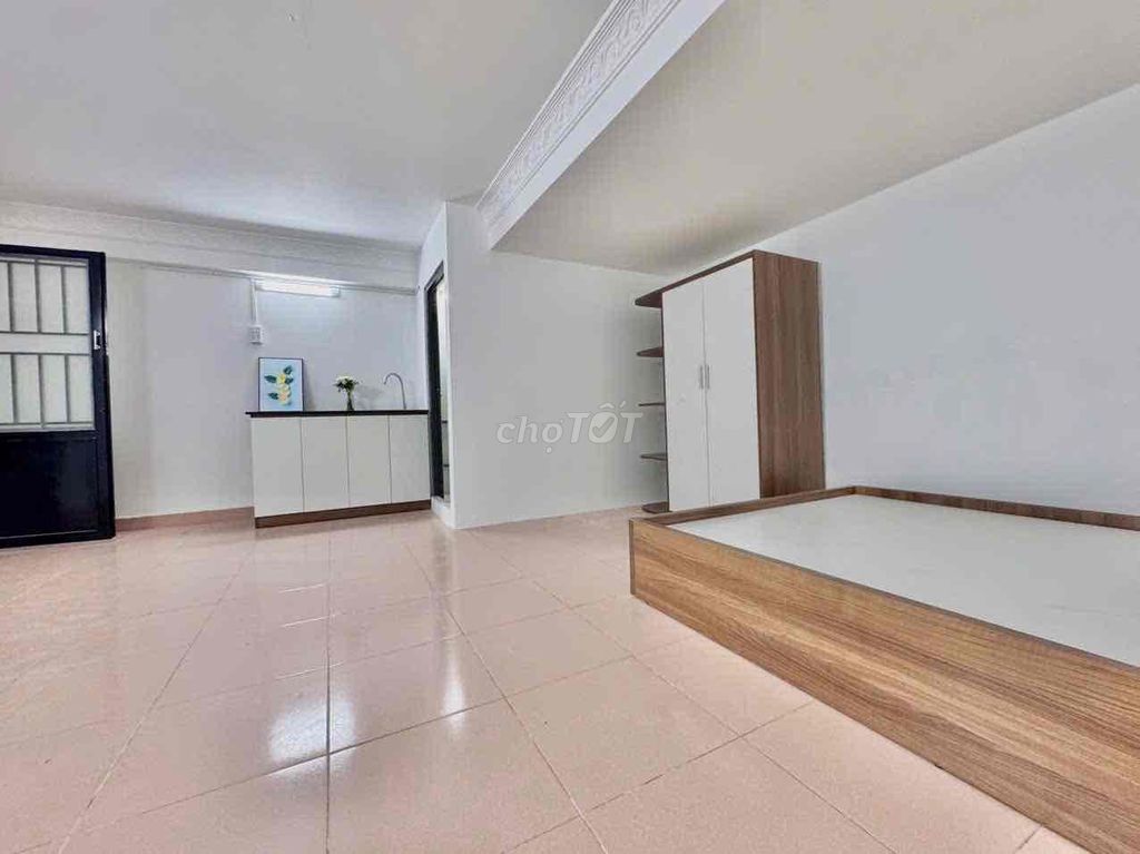 studio full interior - super wide - open window - immediately Lê Văn Khương