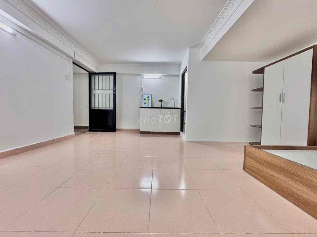 studio full interior - super wide - open window - immediately Lê Văn Khương