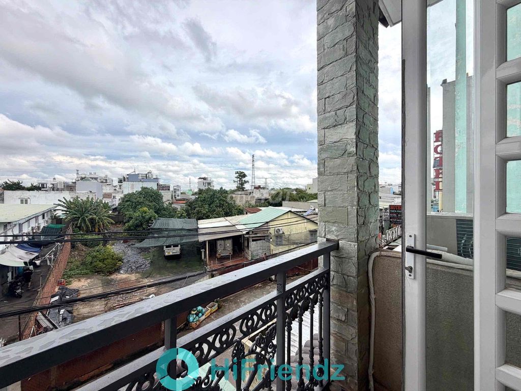 Open 20 newly built studios with air-free air air conditioning.