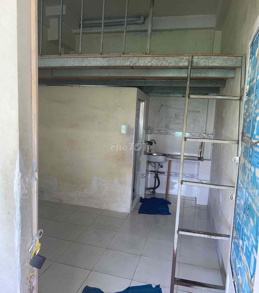 Rent room for hired workers, free time, toilet, kitchen, guard, near the market.