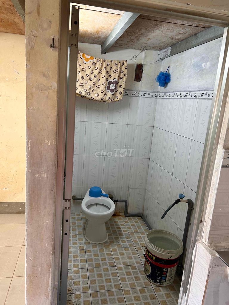 Rent room for hired workers, free time, toilet, kitchen, guard, near the market.