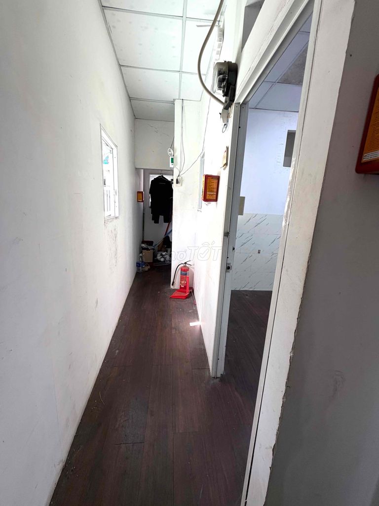Second floor, security zone, no shared property, free car.