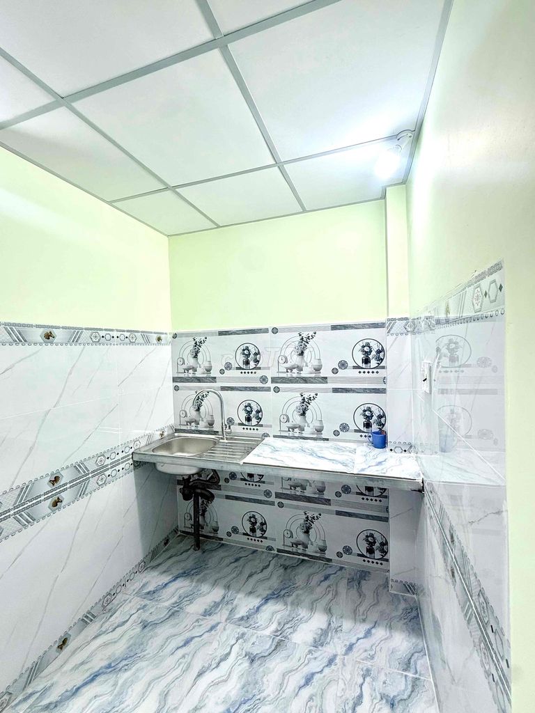 New room construction-- high-end guard-- cold machine-- four million a day's price.
