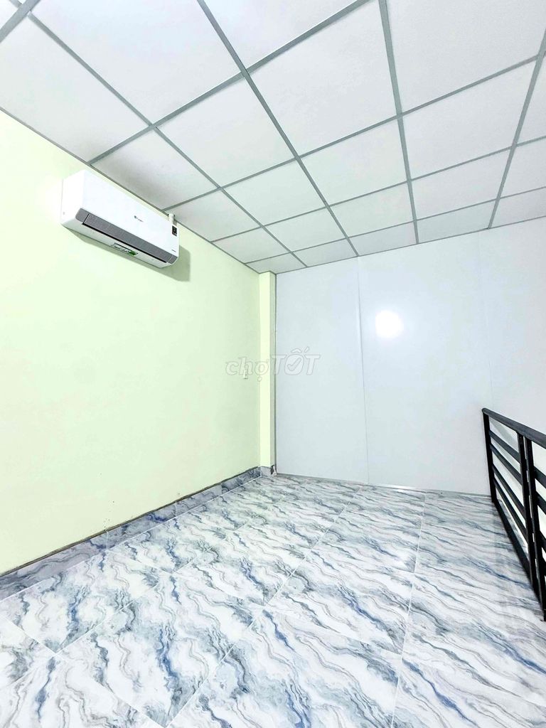 New room construction-- high-end guard-- cold machine-- four million a day's price.