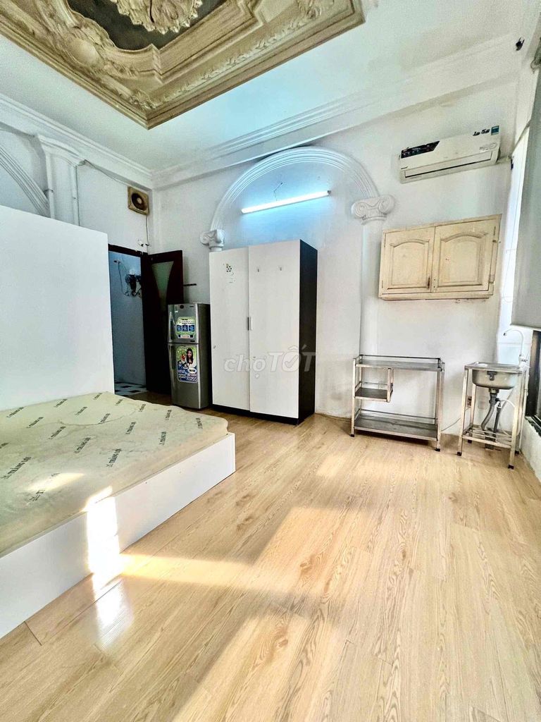 Rent a cheap-cost balcony for the airport.