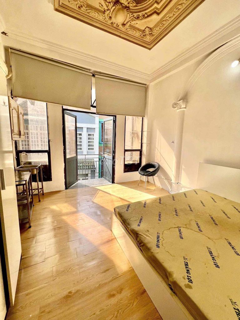 Rent a cheap-cost balcony for the airport.