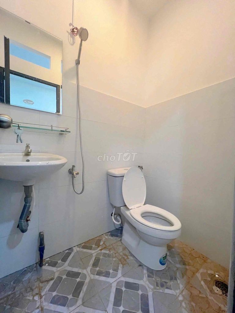 Rent a cheap room. Contact me immediately.