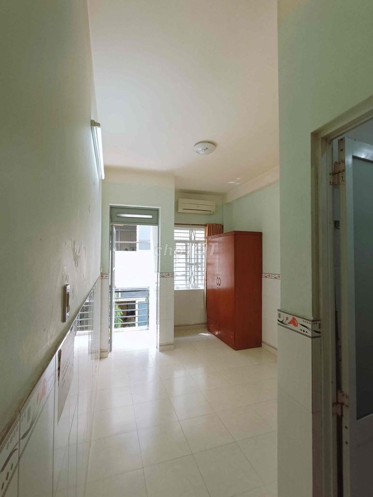 Rent Nguyễn Trãi, District 1.