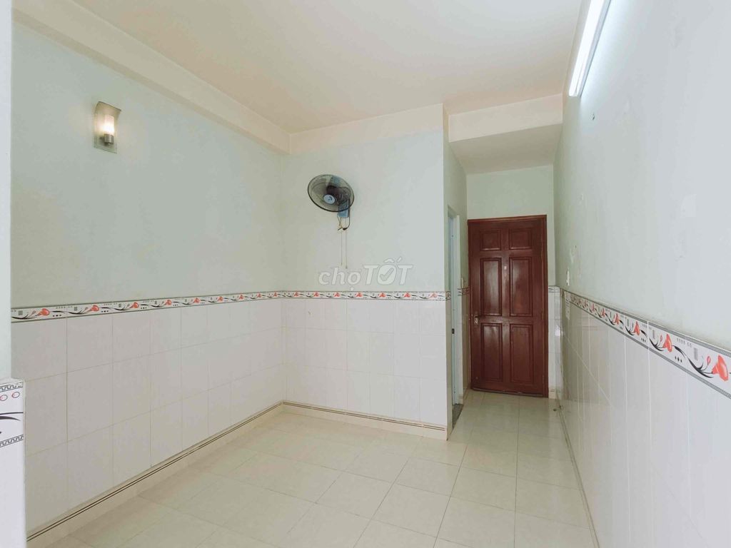 Rent Nguyễn Trãi, District 1.