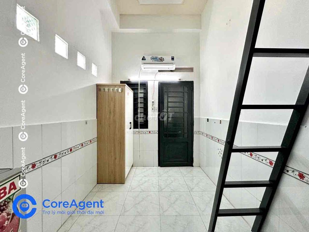 Rooms with guards - full furniture near the fourth quarter of