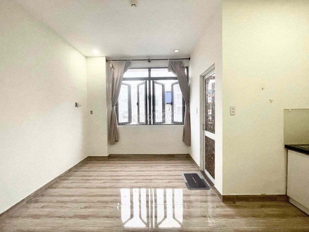 window studios open with machines near Trần Hữu Trang Litist