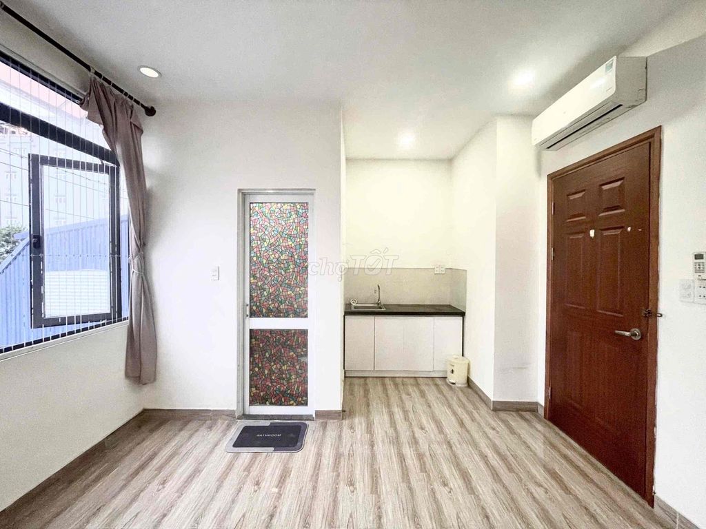 window studios open with machines near Trần Hữu Trang Litist