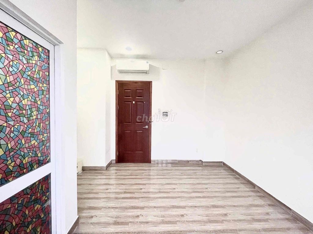 window studios open with machines near Trần Hữu Trang Litist