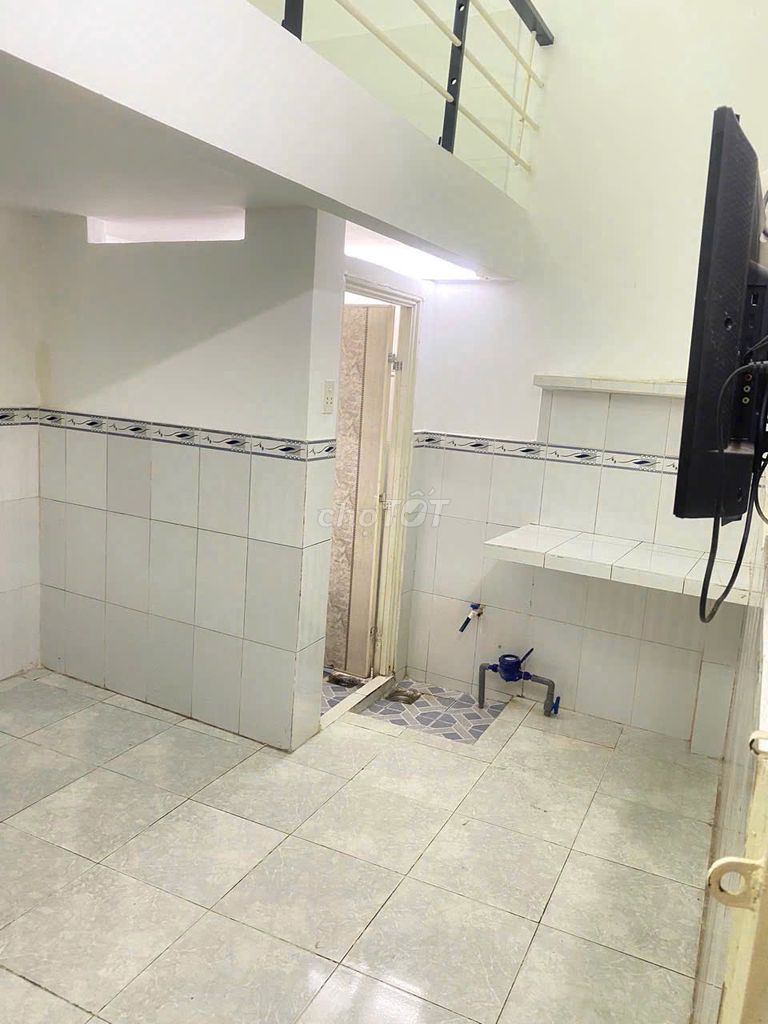 To rent a hotel with a cheap window Bình Tân