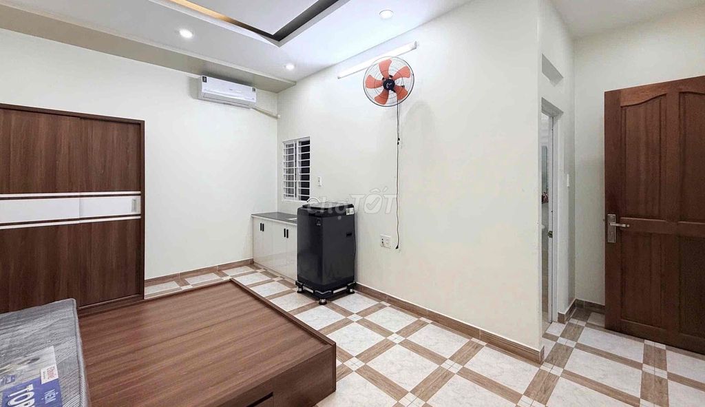 Lê Văn Quới - full interior - wide room - stake support
