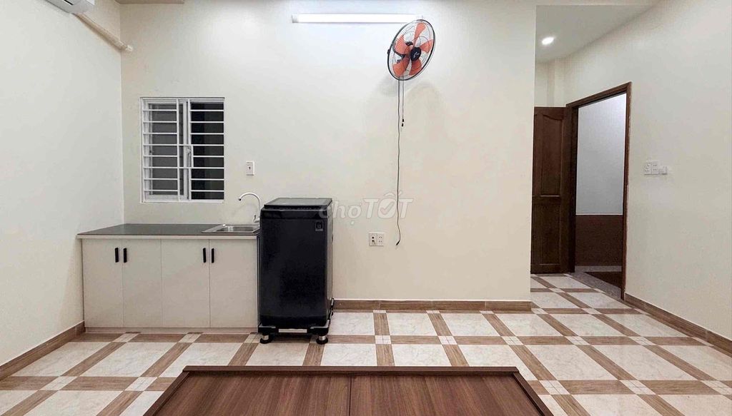 Lê Văn Quới - full interior - wide room - stake support