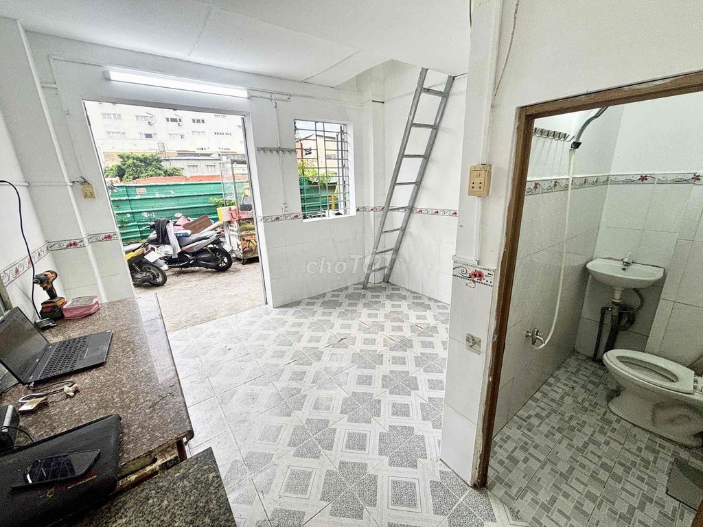 The ground room, sale of D2th.