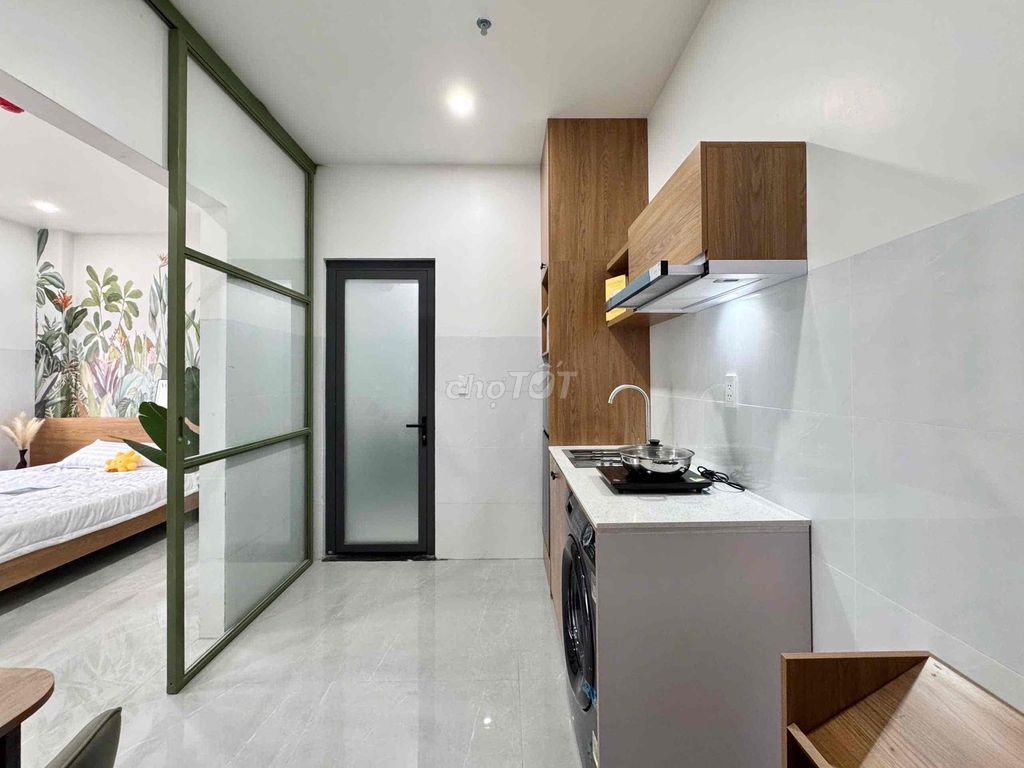 The master studio is located right here in Vườn Lài with a cool balcony.