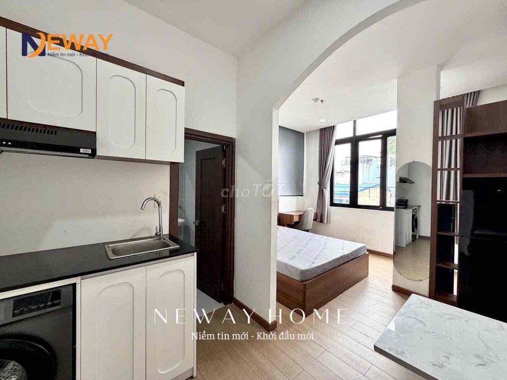 The master studio is located right here in Vườn Lài with a cool balcony.