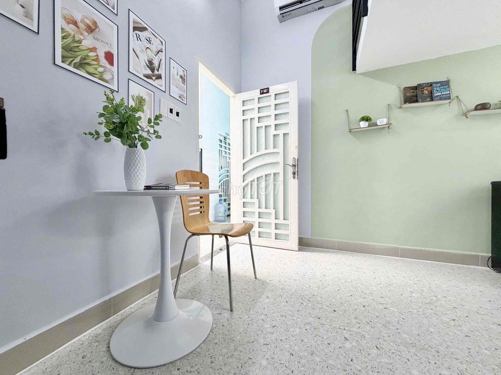 Airlocks Room - Nguyễn Văn Đậu, Bình Thạnh - Car vault building
