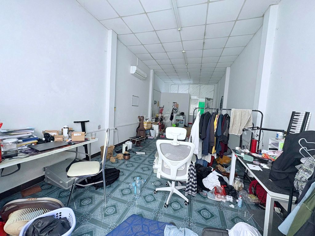 Super big studio right around the bronze circle - 50 M2-full sky windows