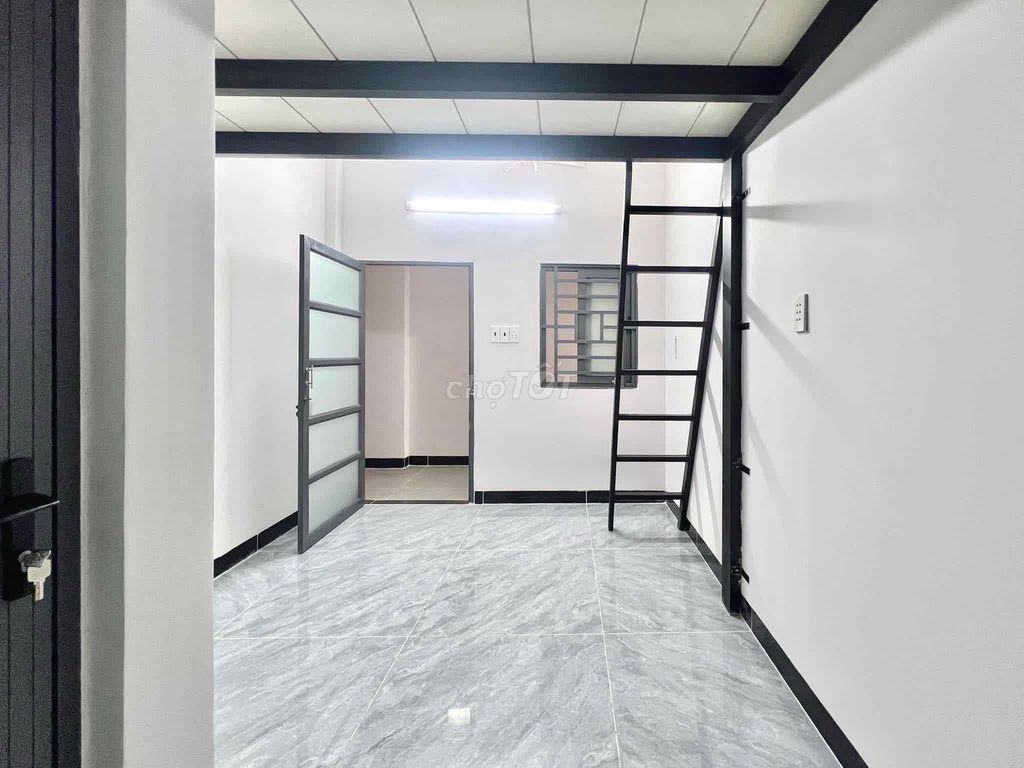 Cheap motel room - 2 M high guard - 100 percent construction, free car, suitable at 1.