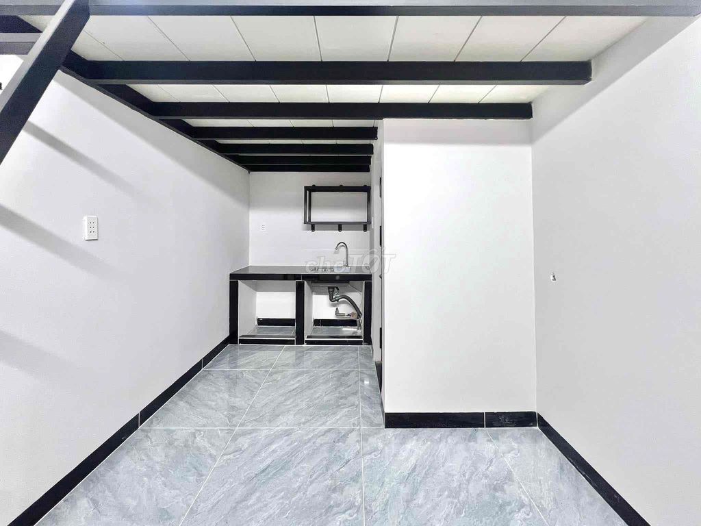 Cheap motel room - 2 M high guard - 100 percent construction, free car, suitable at 1.