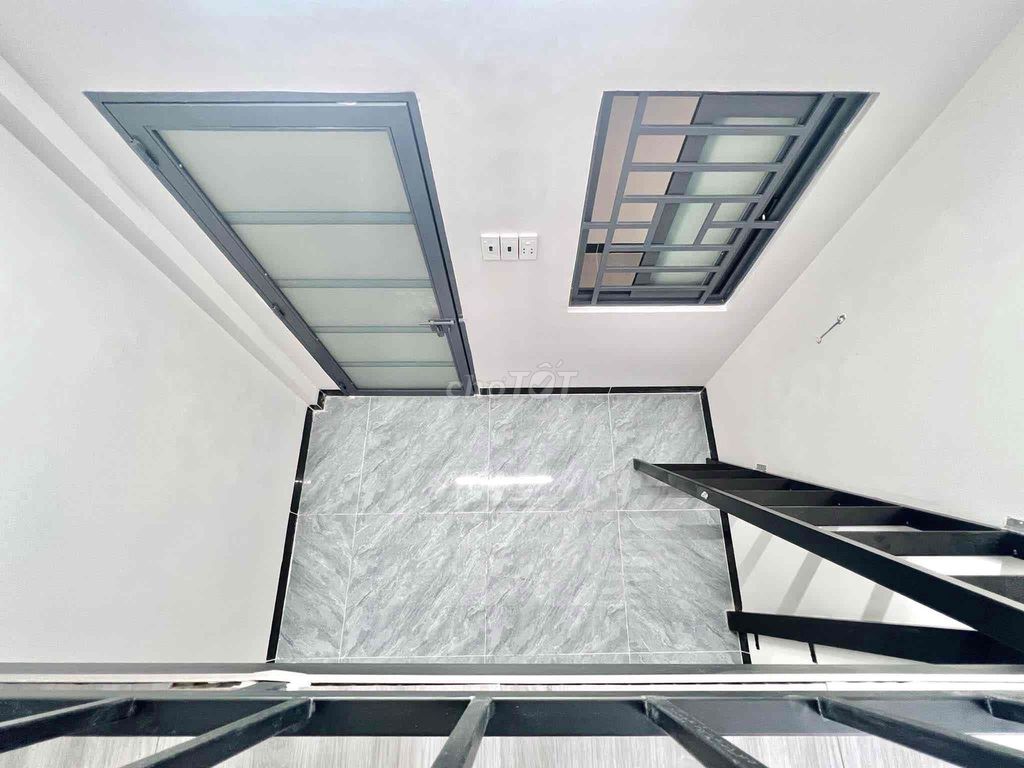 Cheap motel room - 2 M high guard - 100 percent construction, free car, suitable at 1.